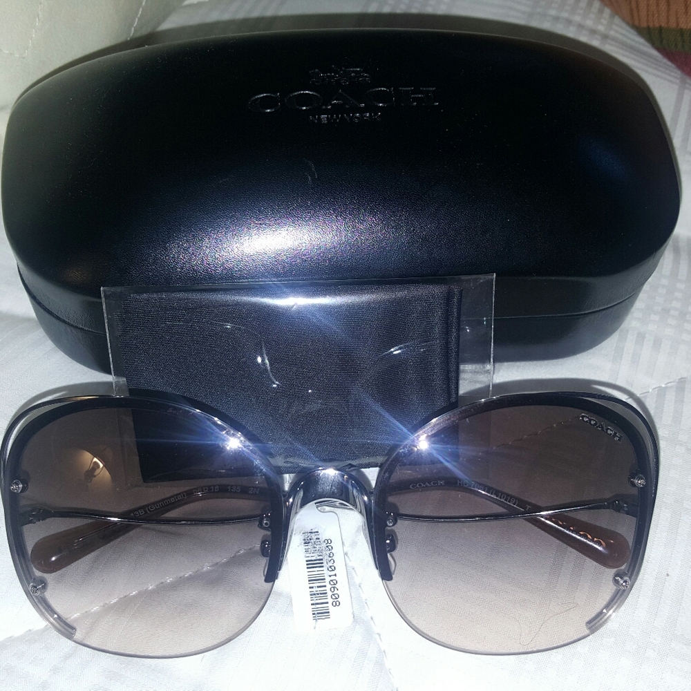 NWT Coach Ladies sunglasses